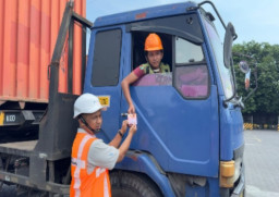 Upaya Pelaksanaan Komitmen Pelindo Bersih, TPS Tetap Beroperasi Selama 24/7 Hari