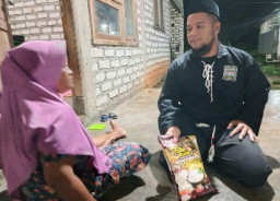 Momentum Ramadan, PSHT Banyuates Gelar Baksos, Bagikan Puluhan Sembako pada Masyarakat