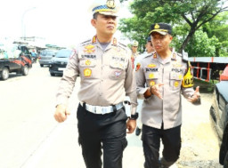 Turut Prihatin, Kapolres Gresik Sampaikan Duka Mendalam Buat Korban Kecelakaan Maut di Jalan Raya Duduksampeyan