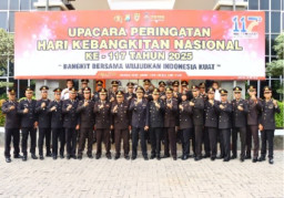 Peringati Hari Kebangkitan Nasional ke-117, Polres Gresik Gelar Upacara Bendera