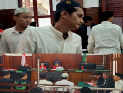 Kulakan Sabu Rp500 Ribu, Dibagi 7 Poket Dijual Lagi, Museki, Fahrur Rozi dan Saari Diadili di PN Surabaya  ‎