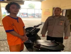 Nyolong Motor di Warung Kopi, Seorang Pria Bonyok Dihajar Massa
