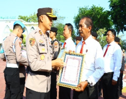 Polres Gresik Apresiasi 34 Personel Berprestasi, Kapolres: Jadikan Motivasi Tingkatkan Kinerja