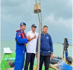 Cegah Konflik Antar Nelayan, Satpolairud Polres Gresik Bongkar Rumpon di Perairan Utara
