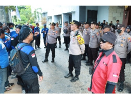 Dengan Pengamanan Humanis, Aksi Buruh Gresik Berjalan Damai dan Kondusif