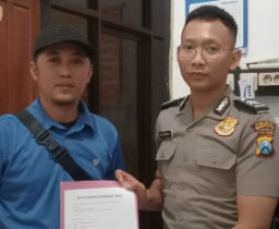 Aktivis Sampang Laporkan Dugaan Mark Up Patung Karapan Sapi di Alun-alun Trunojoyo