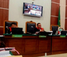 Bawa Bom Molotov Saat Aksi Demo, Muhammad Andi Didakwa Berlapis di PN Surabaya