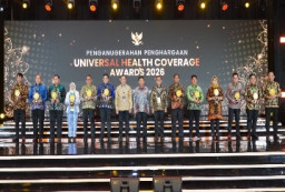 Dukung Program JKN, Pemkot Surabaya Terima Penghargaan UHC Awards 2026