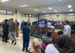 Sidang Perdana Kasus Korupsi Dana PEN Rp12 Miliar Sampang, Empat Terdakwa Diadili di Pengadilan Tipikor Juanda