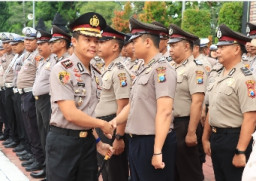 Pimpin Apel Terakhir, Kapolres Gresik AKBP Rovan Richard Mahenu Titipkan Do'a Untuk Anggota