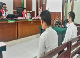 Produksi dan Edarkan Uang Palsu Sejak 2023, Guntur Herianto dan Njo Joni Andrean Dihukum28 Bulan Penjara, Denda Rp2 Mili