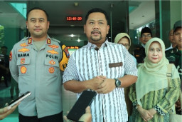 Forkopimda Gresik Besuk Korban Luka di RSUD Ibnu Sina, Tegaskan Komitmen Jaga Kondusivitas Kamtibmas