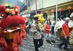 Kapolres Gresik AKBP Ramadhan Nasution Tinjau Langsung Pengamanan Cap Go Meh di Klenteng Kim Hin Kiong