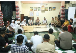 Perkuat Kerukunan Antarumat Beragama Jelang Nyepi dan Takbiran, Kapolres Gresik Silaturahmi ke Pura Kerta Bumi