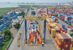 Arus Peti Kemas TPS Pada Bulan Februari 2026 Tetap Tumbuh