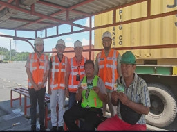 TPS Perkuat Komitmen Pelindo Bersih melalui Sosialisasi SMAP kepada Pengemudi Truk Eksternal