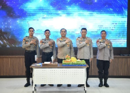 Wujud Perhatian Pimpinan, Kapolres Gresik Gelar Tasyakuran Ulang Tahun Personel