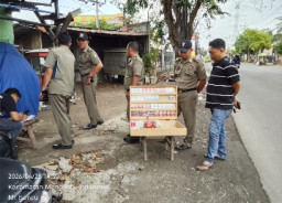 Gelar Operasi Pasar, Bea Cukai dan Satpol PP Gresik Amankan Puluhan Rokok Ilegal