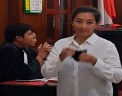 Modus Import Bodong Hingga Korban Rugi Rp5,6 Miliar, Dina Marisa Tanamal Diadili di PN Surabaya