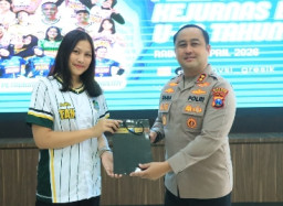 Kapolres Gresik Berangkatkan Atlet PBVSI Gresik ke Kejurnas Bolavoli U-18 2026
