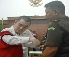 Ambil HP Jatuh Saat Mobil Melaju, Kristianto Tabrak Pedagang Soto Hingga Tewas Diadili  ‎