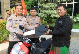 Polres Gresik Kembalikan Motor Hasil Curian kepada Korban, Bukti Nyata Komitmen Berantas Curanmor dan Begal