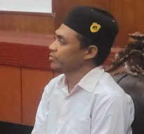 Mabuk, Datangi Rumah Kenalan Sambil Bawa Parang, Rony Setiawan Diadili di PN Surabaya Atas Kasus Sajam dan Penganiayaan