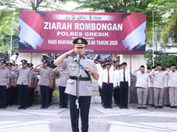Sambut Hari Bhayangkara ke-80, Polres Gresik Gelar Ziarah Nasional dan Tabur Bunga di TMP Kebomas