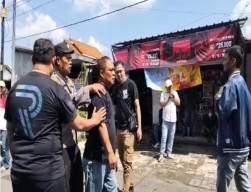 Ketegangan Warnai Aksi Demonstrasi di Wringinanom, Massa LSM Gresik Tolak Kehadiran Kelompok dari Lamongan