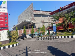 Kelangkaan Solar Subsidi Picu Antrean Panjang Truk di Sejumlah SPBU Gresik Selatan