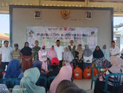 Pemkab Gresik Salurkan 1.013 Paket Sembako bagi Korban Banjir dan Petani Gagal Panen di Tiga Kecamatan