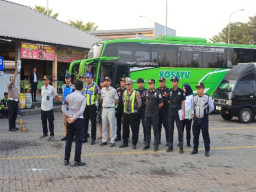 Ramp Check Libur Sekolah di Tol Surabaya–Mojokerto, Enam Armada Ditemukan Melanggar