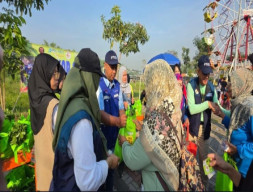 Dukung Ketahanan Pangan Keluarga, TPS Salurkan 200 Paket DOKAR di Lakarsantri