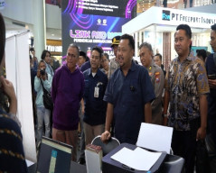Polres Gresik Hadirkan Layanan SKCK di Job Fair 2026, Dahlan Iskan Beri Apresiasi Tinggi