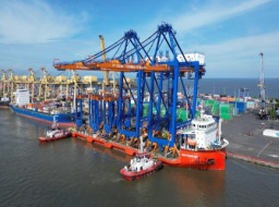 Dukung Modernisasi Pelabuhan, Pelindo Marine Kawal Kedatangan QCC dan RTG Baru di Pelabuhan Tanjung Perak dan Belawan