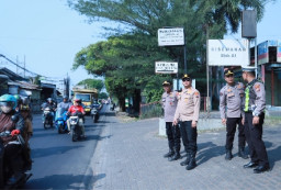 Polres Gresik Perketat Perbatasan Menganti, Antisipasi Pergerakan Massa ke Surabaya
