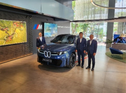 BMW Astra Luncurkan New BMW iX3, Model Neue Klasse Pertama di Jawa Timur