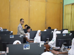 Polres Gresik Bekali Pelajar SMAN 1 Gresik Literasi AI, Cegah Penyalahgunaan Teknologi Digital