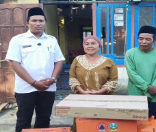 Pasca Kebakaran, BPBD Gresik Salurkan Bantuan untuk Korban di Bawean