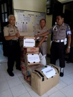 Polsek Simokerto Peduli Korban Bencana Alam Garut