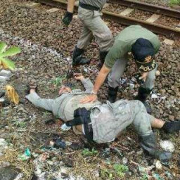 Anggota Satpol PP Tewas Tertabrak Kereta Api Saat Bersih-Bersih Lapak PKL