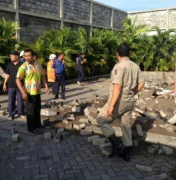 Kantilever Kanopi Lantai 13 PTC Supermall 3 Roboh, Untung Tidak Ada Korban Jiwa