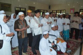 Pemkab Naikan Beasiswa Bagi Santri Berprestasi 
