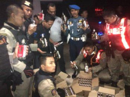 Razia RHU: 184 Vodka dan Whizky, 7 Pitcher Oplosan 4 Pengunjung 1 DJ Diamakan Petugas