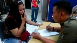 Putat Jaya Dirazia, 2 Pemandu Lagu, 5 Krat Bir dan Miras Oplosan Diamankan Satpol PP.