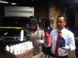 Pabrik Oli Palsu di Grebek Reskrim Polrestabes Surabaya 