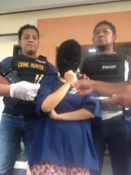 Demi Uang 900 Ribu Janda Cantik Nekat Menjadi Kurir Narkoba
