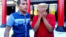 Cabuli 2 Santrinya, Pimpinan Ponpes DF Digrebek Unit PPA Polrestabes Surabaya.