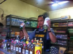Jelang Ramdhan, Tim Anti Bandit Sita 300 Botol Miras Berbagai Merk Di Jarak