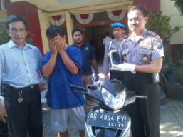 Honores Dinas PU Surabaya, Curi Motor di Mess PU